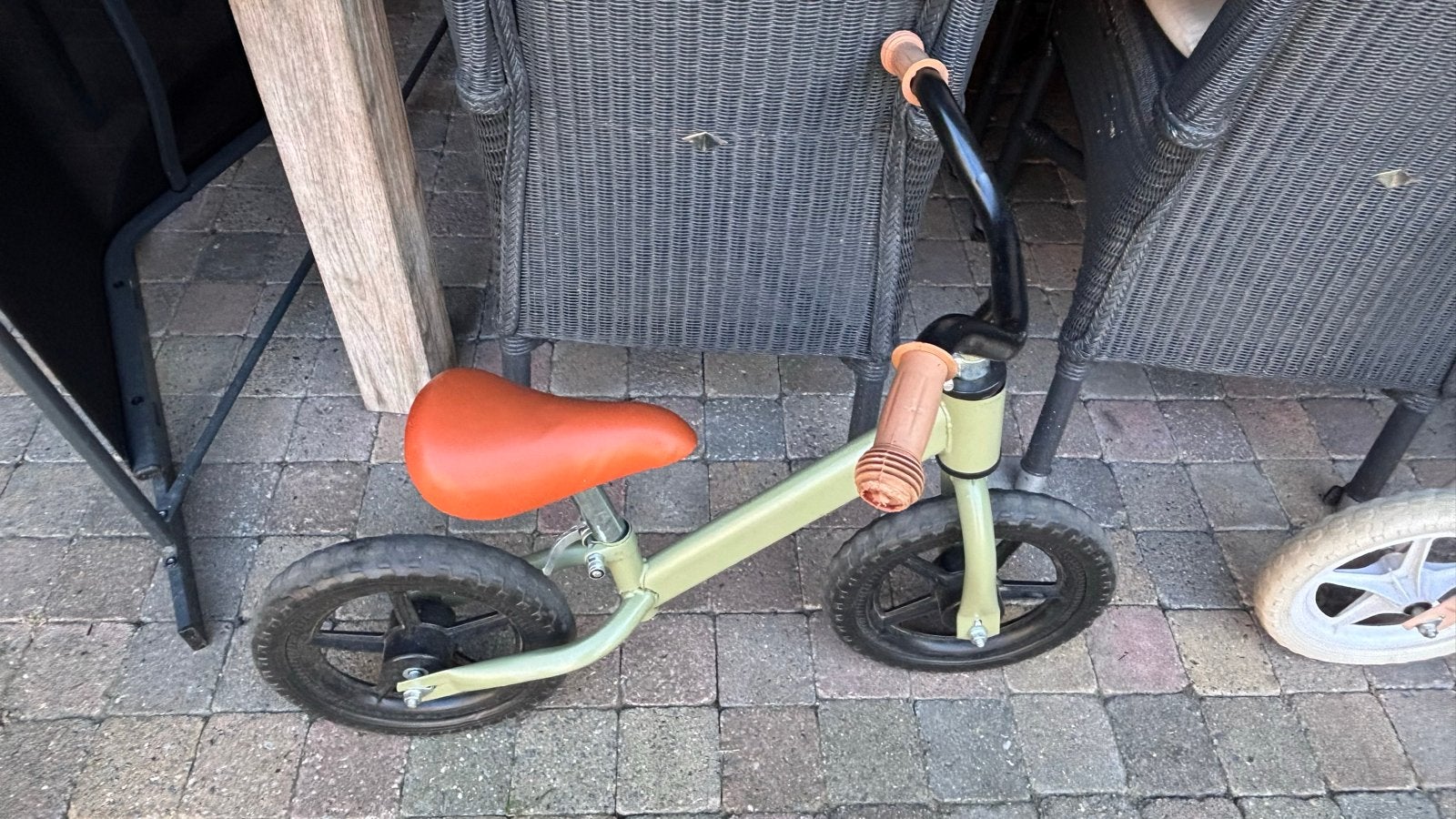 Loopfietsjes voor kinderen - Groen en Roze, Ophalen, Gebruikt, Minder dan 16 inch