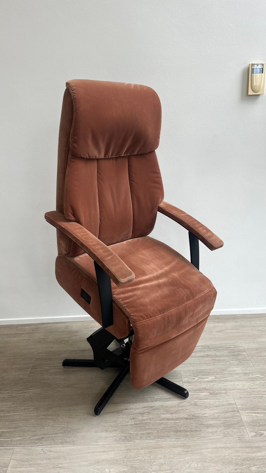 Prominent S-100 Smal 3m Accu Sta Op Fauteuil Bruin Stof USB, Ophalen, Zo goed als nieuw, Stof, 50 tot 75 cm