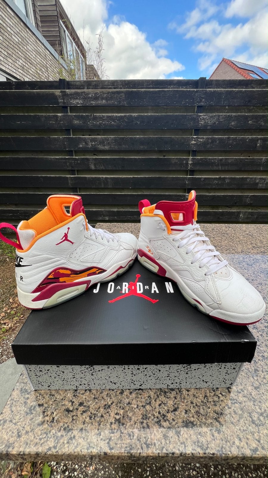 Jordan Jumpman MVP Sneakers - Maat 43 - Oranje/Rood/Wit, Ophalen of Verzenden, Zo goed als nieuw, Overige kleuren, Sneakers of Gympen