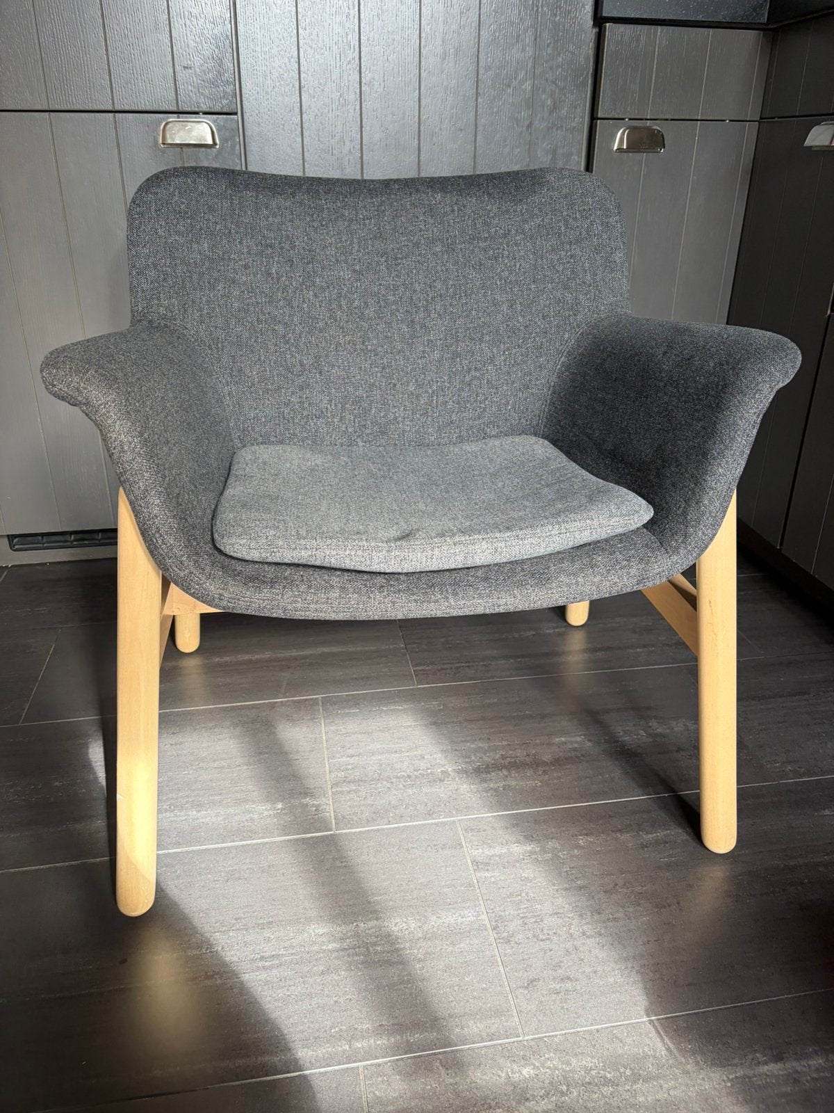Ikea vedbo fauteuil gunnared donkergrijs, Ophalen, Hout, Gebruikt, Minder dan 75 cm