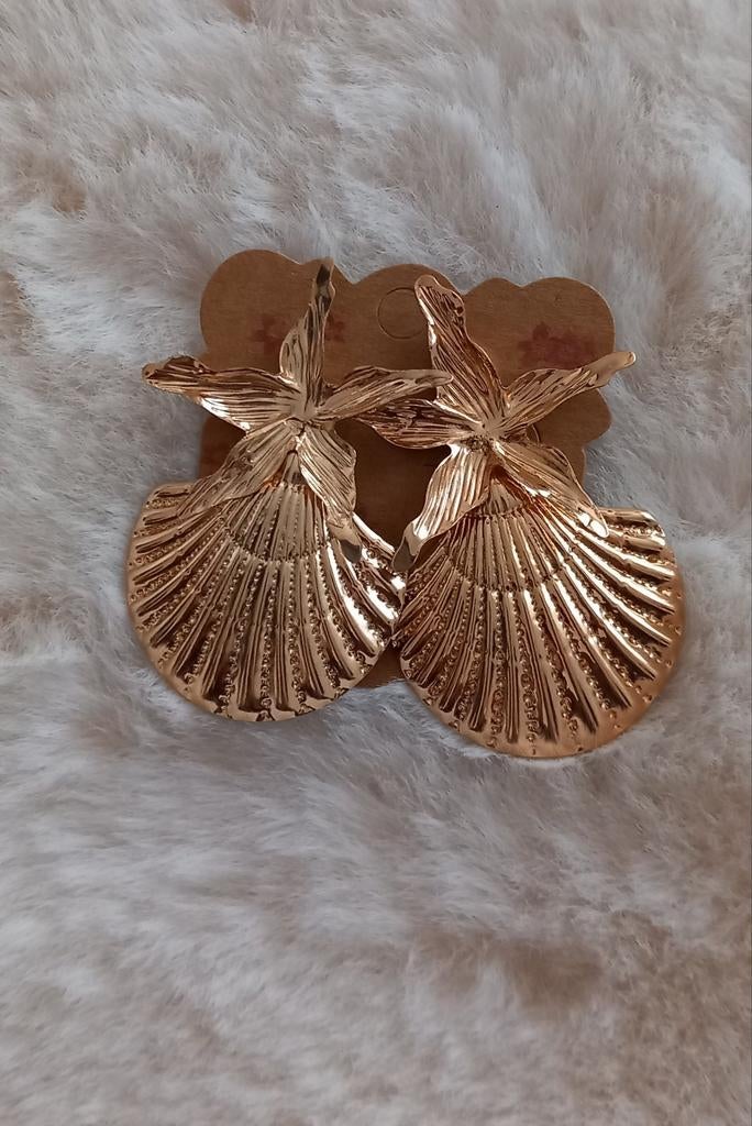 Gouden schelp oorbellen, Overige materialen, Hangers, Nieuw, Ophalen of Verzenden