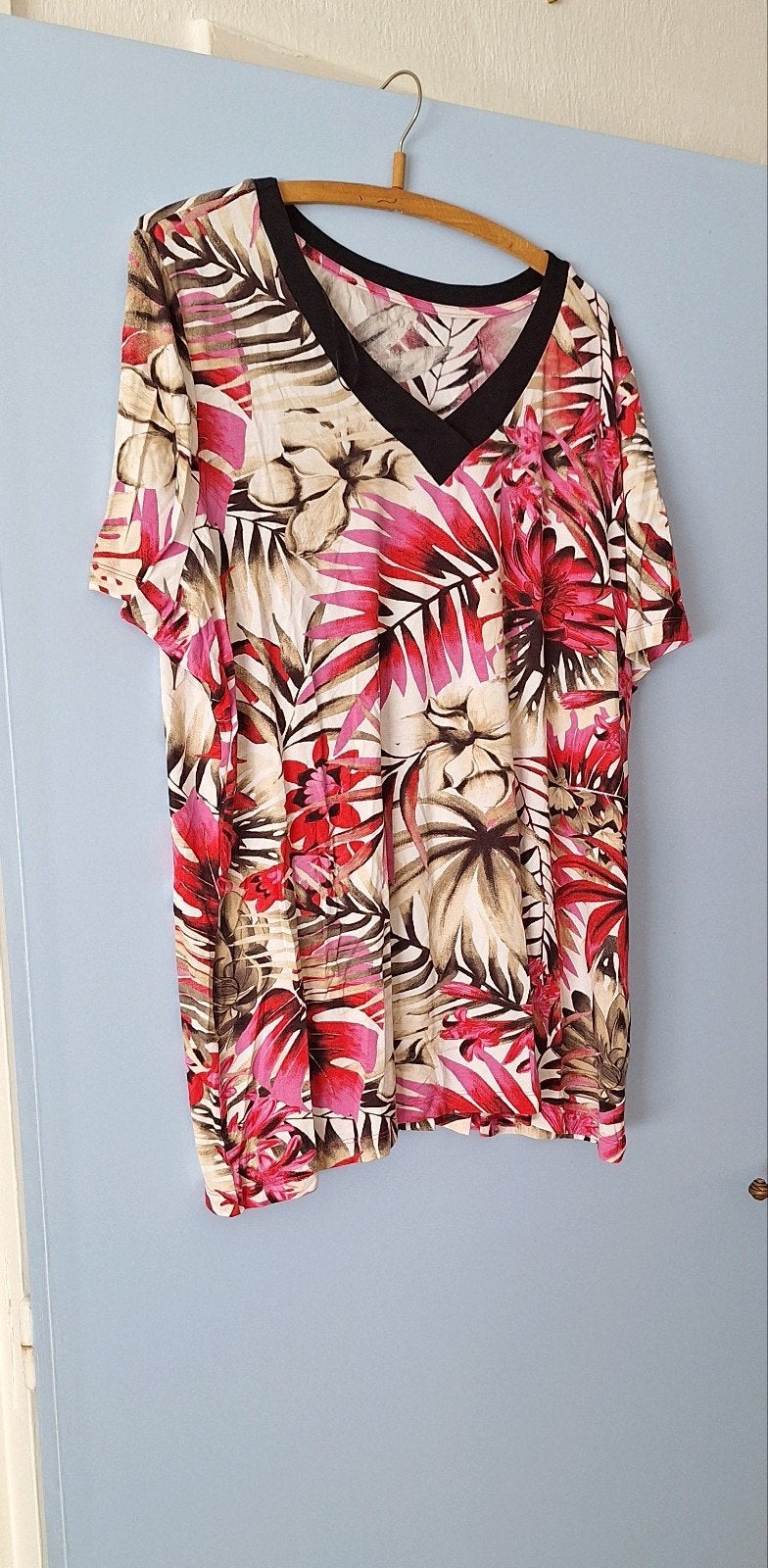 NIEUW CANDA DAMES MERK T SHIRT
MAAT XL
KLEUR BONT MET BLOEME, Nieuw, Ophalen of Verzenden, CANDA, Blouse of Tuniek