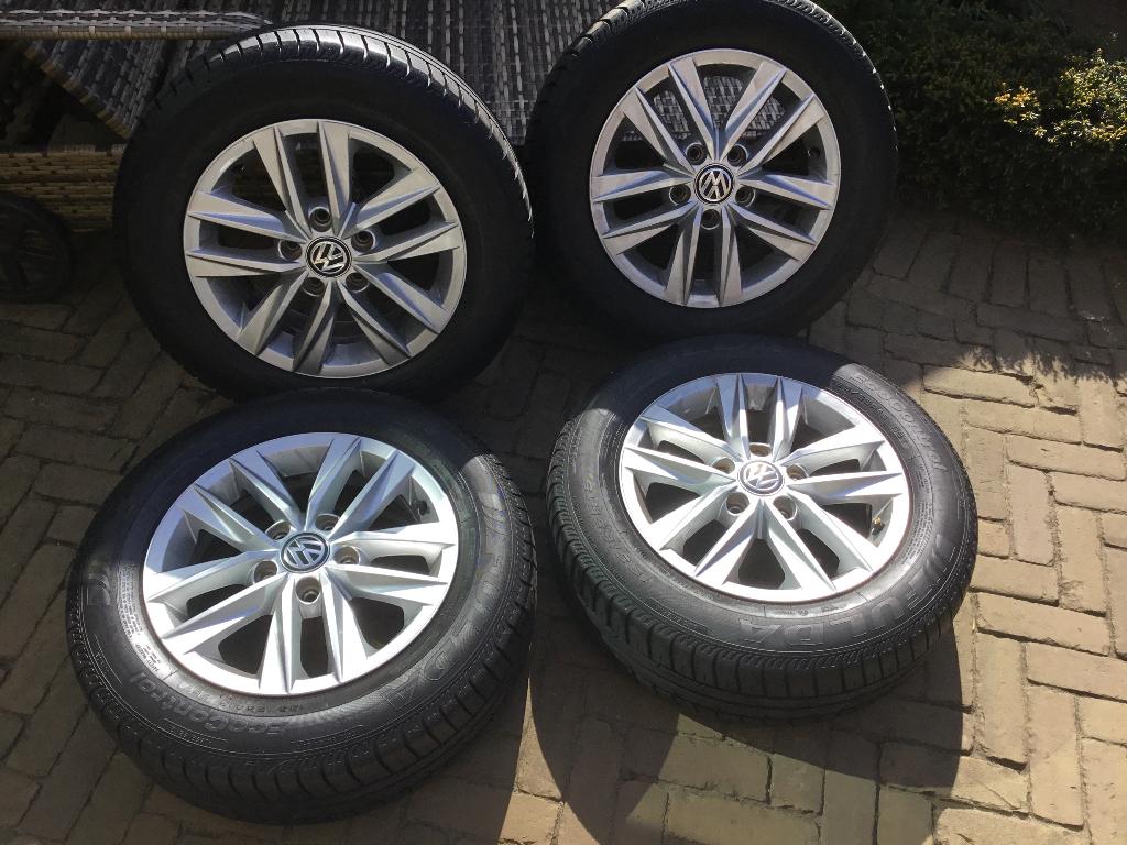 Originele vw velgen met zomer banden, Auto-onderdelen, Banden en Velgen, Ophalen, Bestelwagen, 15 inch, Banden en Velgen