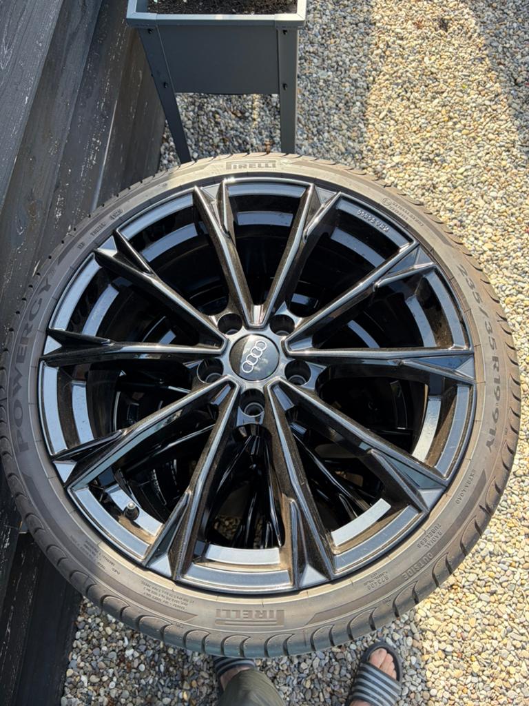 Audi/VW 19” wielset & Pirelli banden z.g.a.n., Auto-onderdelen, Banden en Velgen, 19 inch, Gebruikt, Banden en Velgen, Ophalen of Verzenden