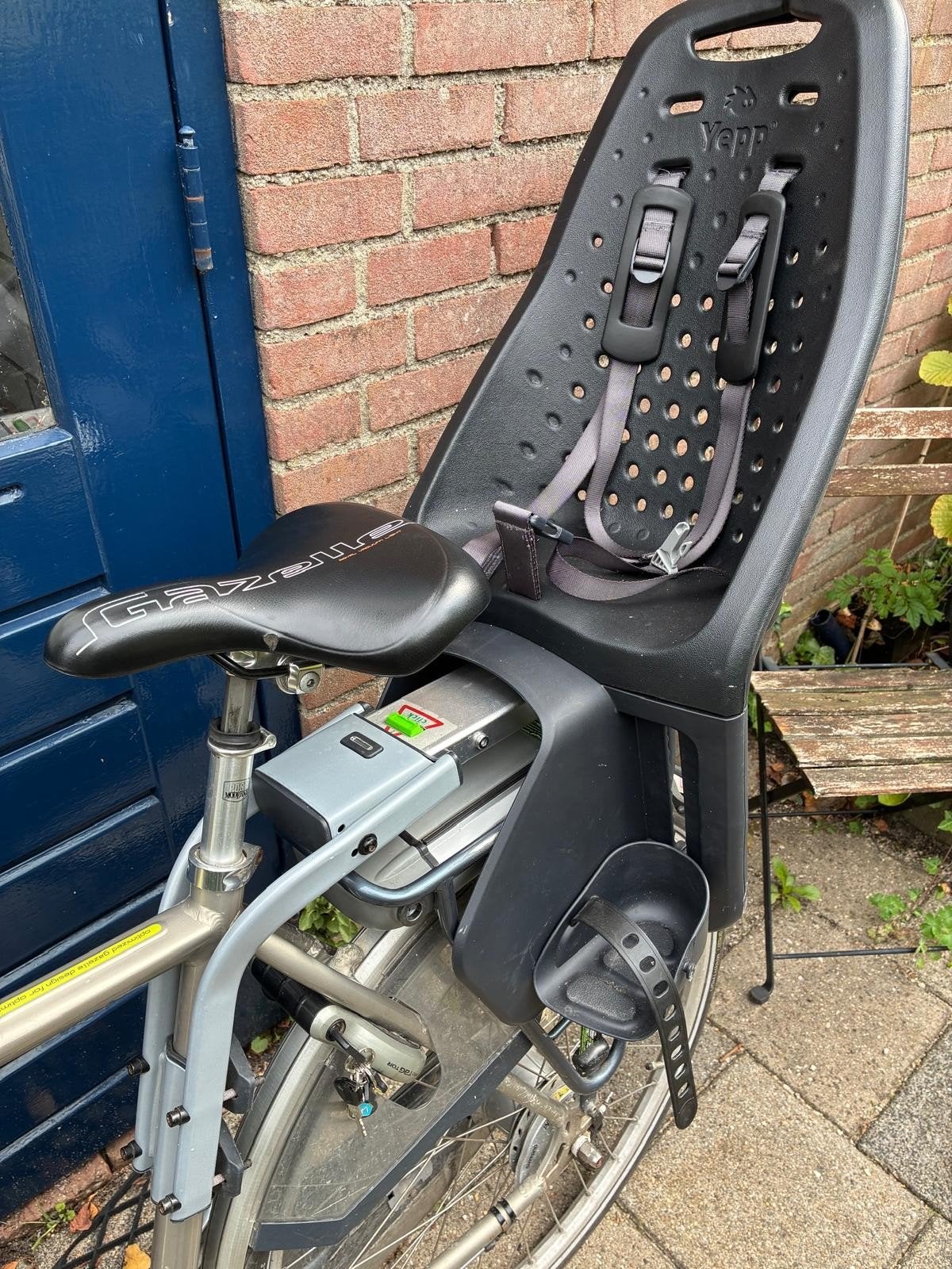 Yepp achterzitje met framebevestiging, Ophalen, Achterzitje, Voetsteuntjes, Yepp