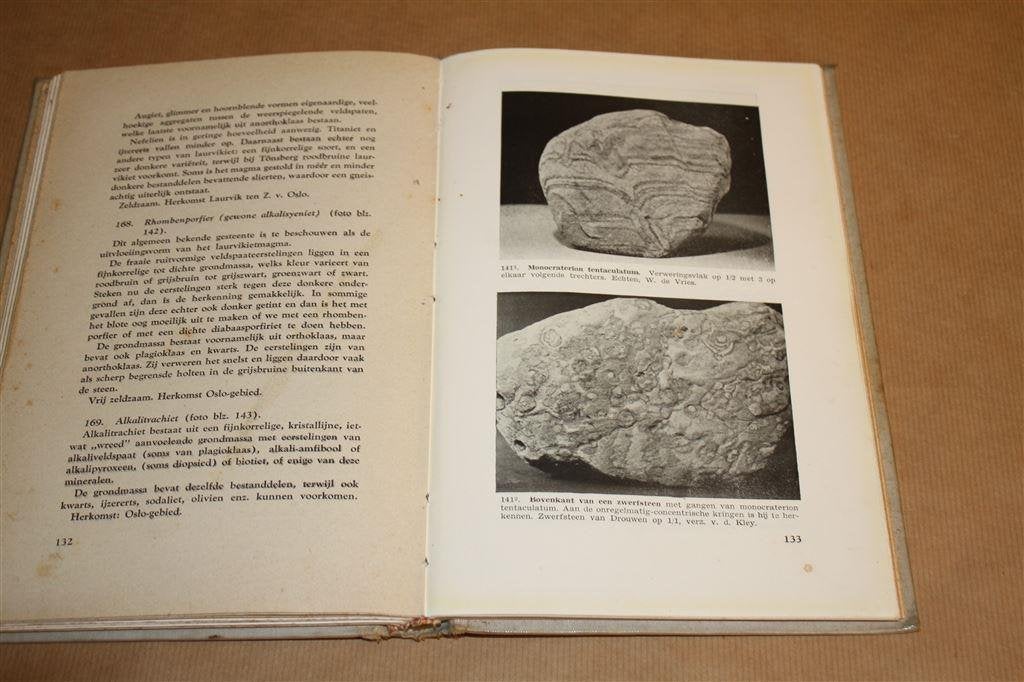 Boek. Gidsgesteenten van het Noordelijk diluvium. 1946., Ophalen of Verzenden, Schelp(en)