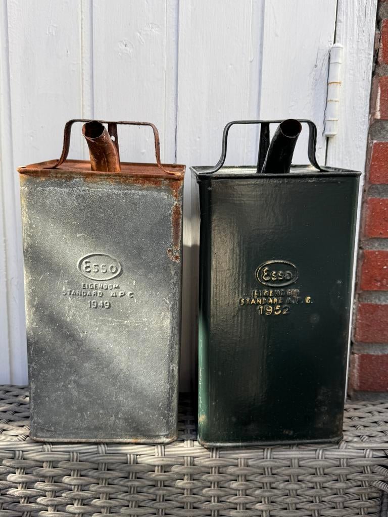 2 Esso oliekannen uit de jaren 50, Ophalen of Verzenden