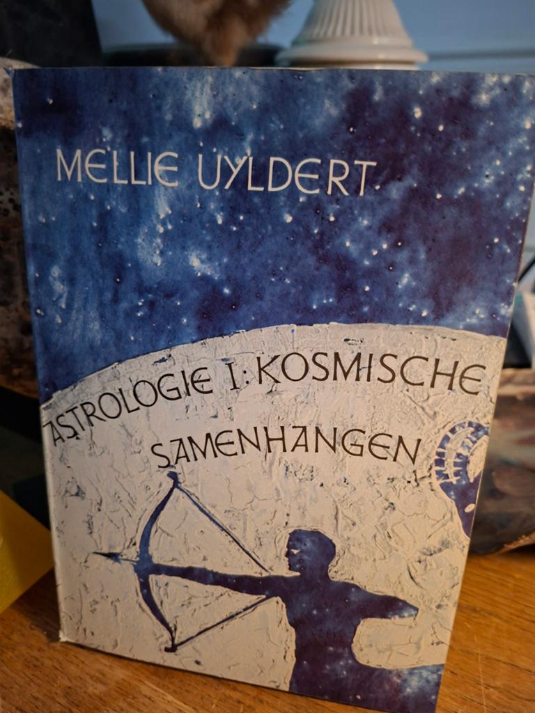 Astrologie 1 kosmische samenhangen mellie uyldert  spir, Boeken, Verzenden, Zo goed als nieuw, Astrologie, Achtergrond en Informatie