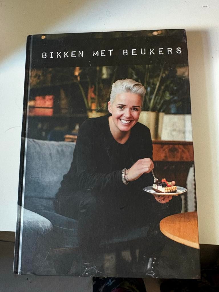 Bikken met Beukers - Kookboek Lot Beukers, Gelezen, Hoofdgerechten, Ophalen of Verzenden, Gezond koken