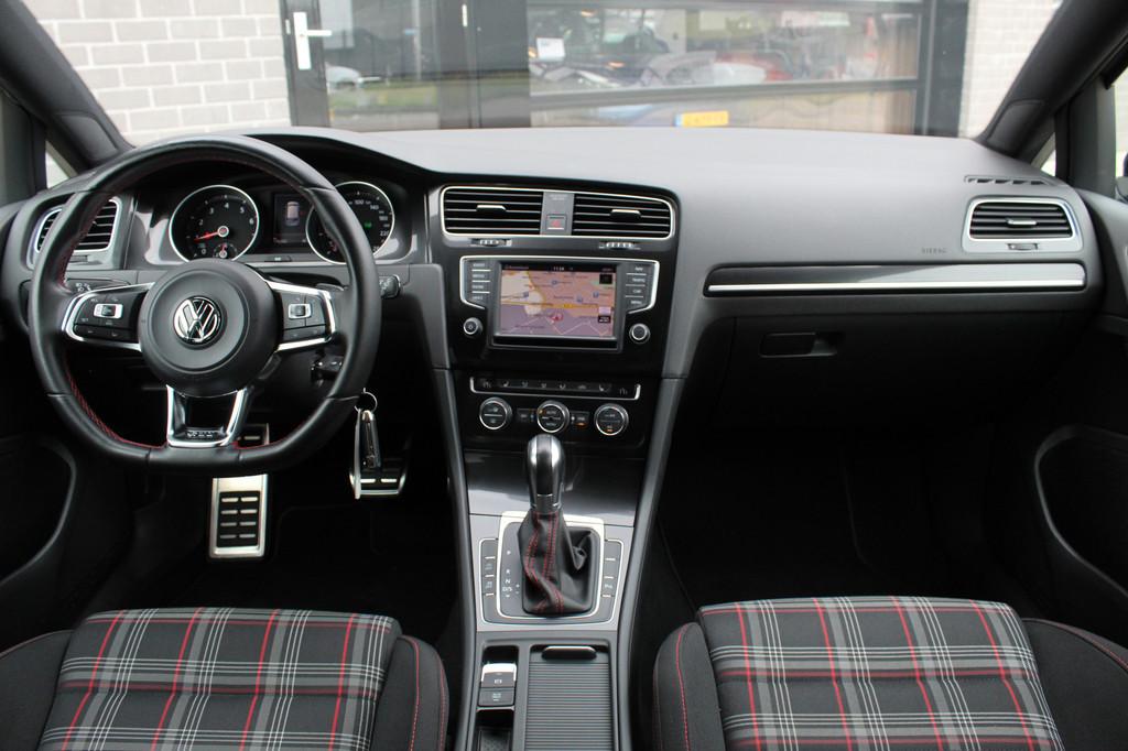 Volkswagen Golf 2.0 TSI GTI / Panoramadak / Stoelverwarming, Auto's, Stof, Gebruikt, 4 cilinders, Zwart
