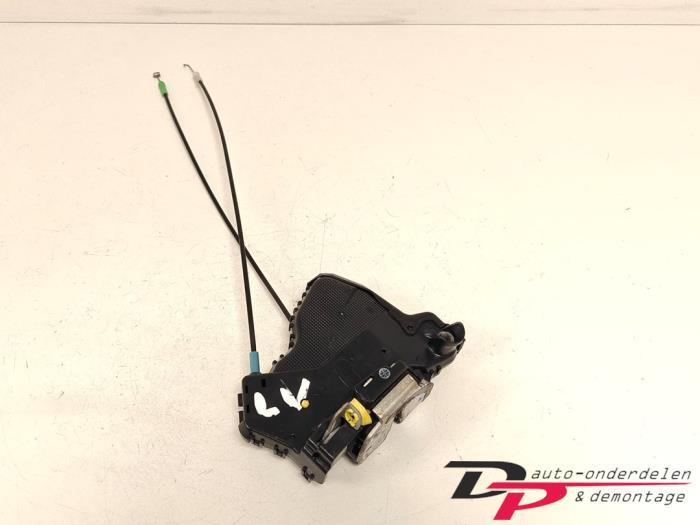 Deurslot Mechaniek 4Deurs links-voor van een Daihatsu Sirion
