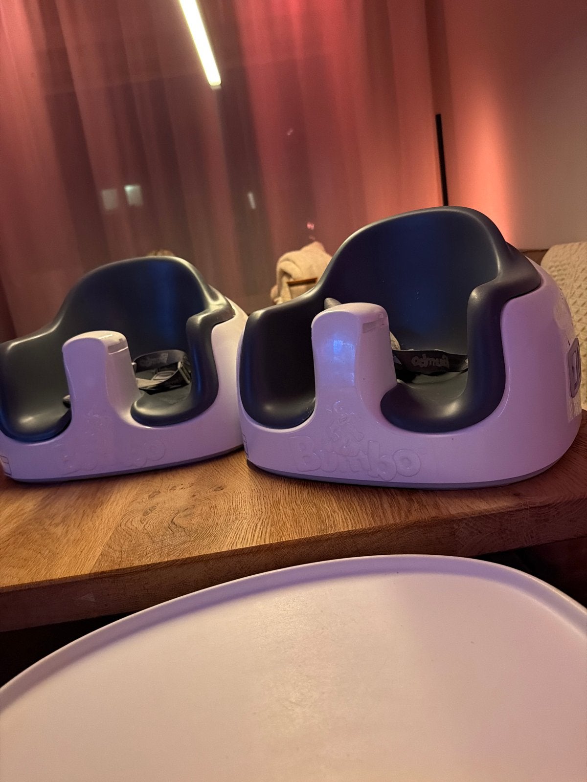 1 bumbo stoeltje met tafeltje - Bumbo multi seat, Kinderen en Baby's, Ophalen, Gebruikt, Overige typen, Afneembaar eetblad