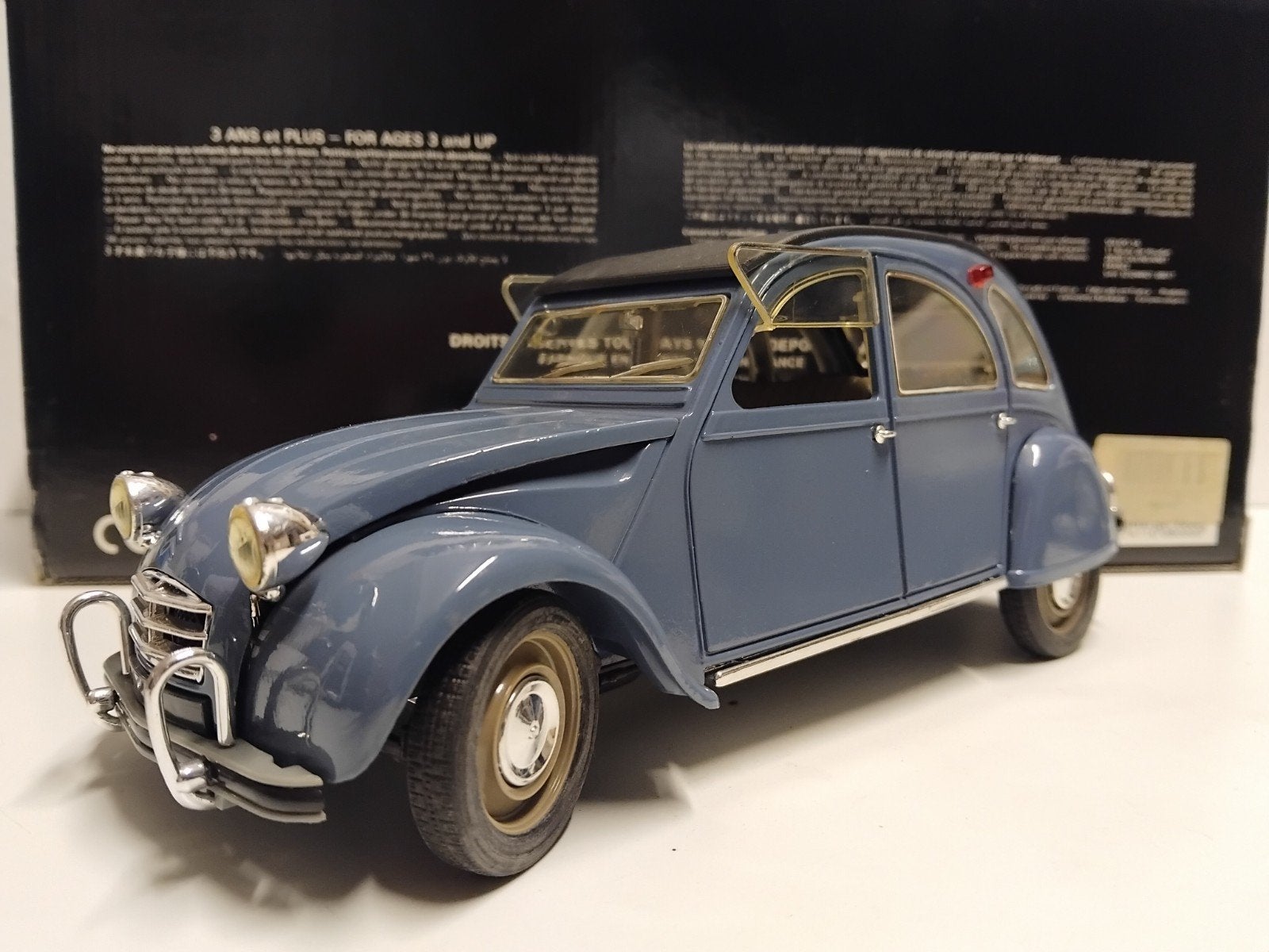 Citroen 2CV Eend 1971 blauw Solido metal 1:17- 1:18 KRD, Hobby en Vrije tijd, Modelauto's | 1:18, Ophalen of Verzenden, Zo goed als nieuw