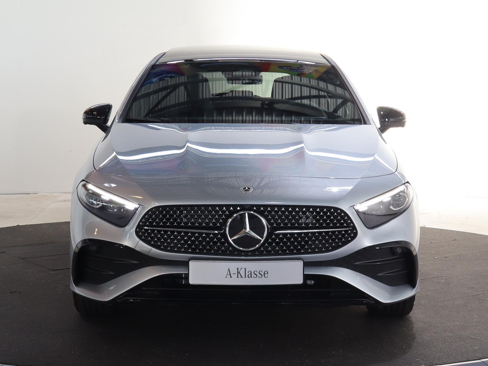 Mercedes-Benz A-Klasse 250e Business Solution AMG | Panorama, Auto's, Mercedes-Benz, 4 cilinders, 163 pk, Plug-in hybride, Bedrijf