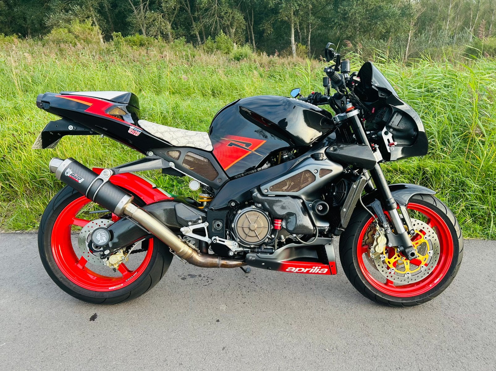 Aprilia RSV 1000 Tuono (2006, 10.900km, org NL) nieuwstaat!, Sportuitlaat, 2 cilinders, Occasion, Motorrijbewijs A