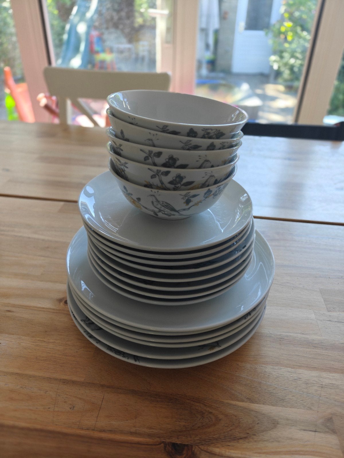 Servies set met vogel- en bloemmotief - 18-delig, Ophalen, Zo goed als nieuw, Albert Heijn, Overige stijlen