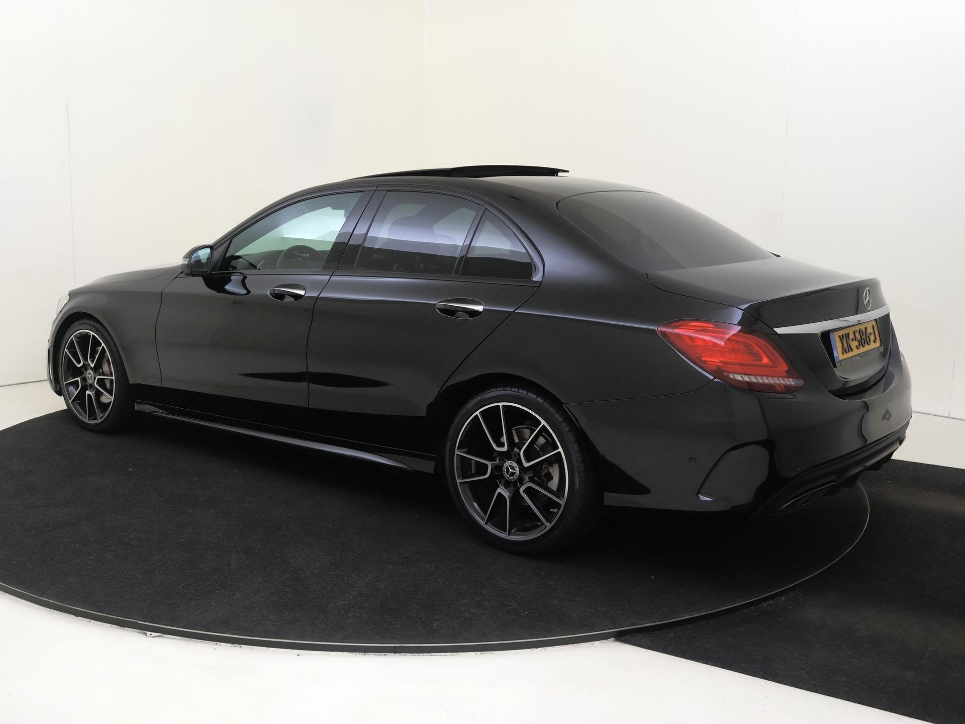 Mercedes-Benz C-klasse 180 Premium Plus Pack /Panoramadak /B, Zwart, Kunstmatig leder, 5 stoelen, 1360 kg