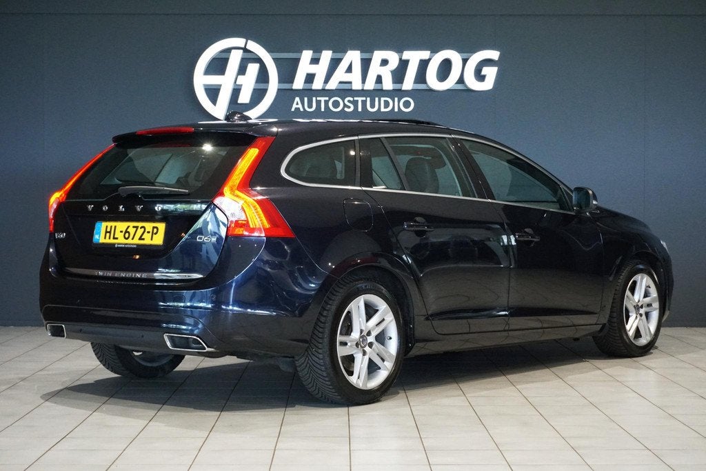 Volvo V60 2.4 D6 Twin Engine R-Design * dealer onderhouden *, Auto's, Automaat, Blauw, Automatische klimaatregeling, Vierwielaandrijving