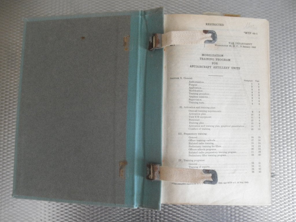 MTP 44-1 uit 1945 training antiaircraft artillery units, Boeken, Ophalen of Verzenden, Algemeen, Tweede Wereldoorlog, Gelezen
