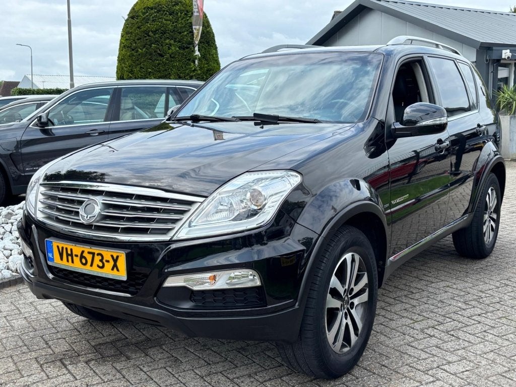 SsangYong Rexton RX 200 Diesel Grijs Kenteken Bedrijfsauto D, Auto's, Bestelauto's, 4 cilinders, Zwart, Bedrijf, 2 stoelen