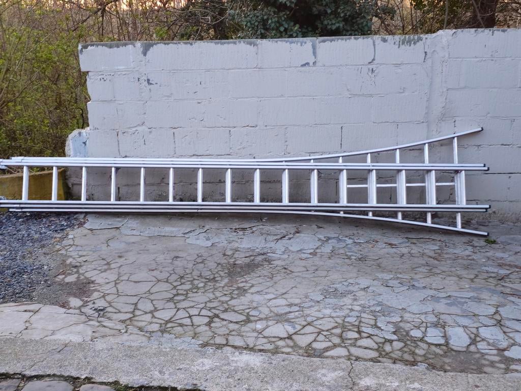 DAS Ladders Atlas 3delige steekladder 3x16 treden nieuwstaat, Doe-het-zelf en Verbouw, Ladders en Trappen, Ophalen, Zo goed als nieuw