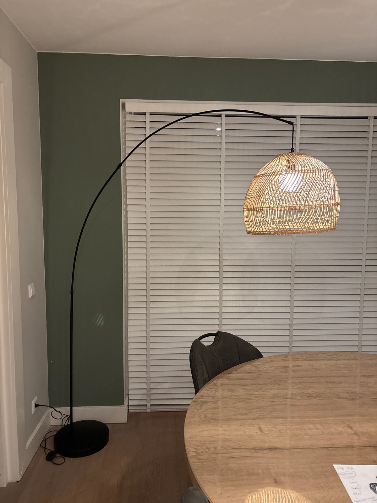 Booglamp met rotan kap - Zo goed als nieuw, Huis en Inrichting, Ophalen, 200 cm of meer, E27 (groot), Zo goed als nieuw