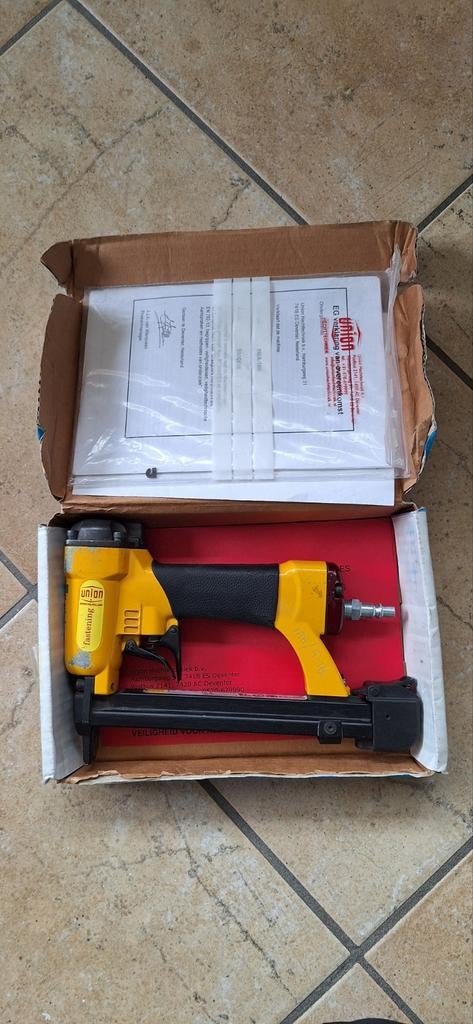 UNION nietmachine - Professionele pneumatische tacker, Doe-het-zelf en Verbouw, Ophalen of Verzenden, Gebruikt