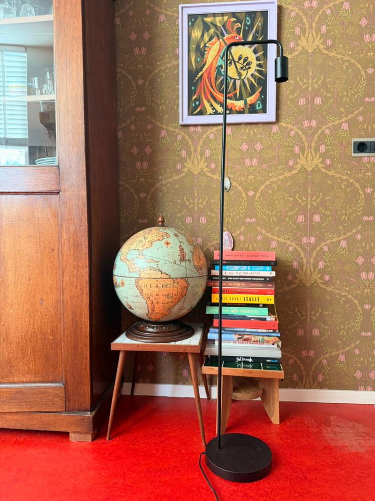 Zwarte minimalistische staande lamp/ vloerlamp kwantum, Ophalen, 100 tot 150 cm, Zo goed als nieuw, Minimalistisch