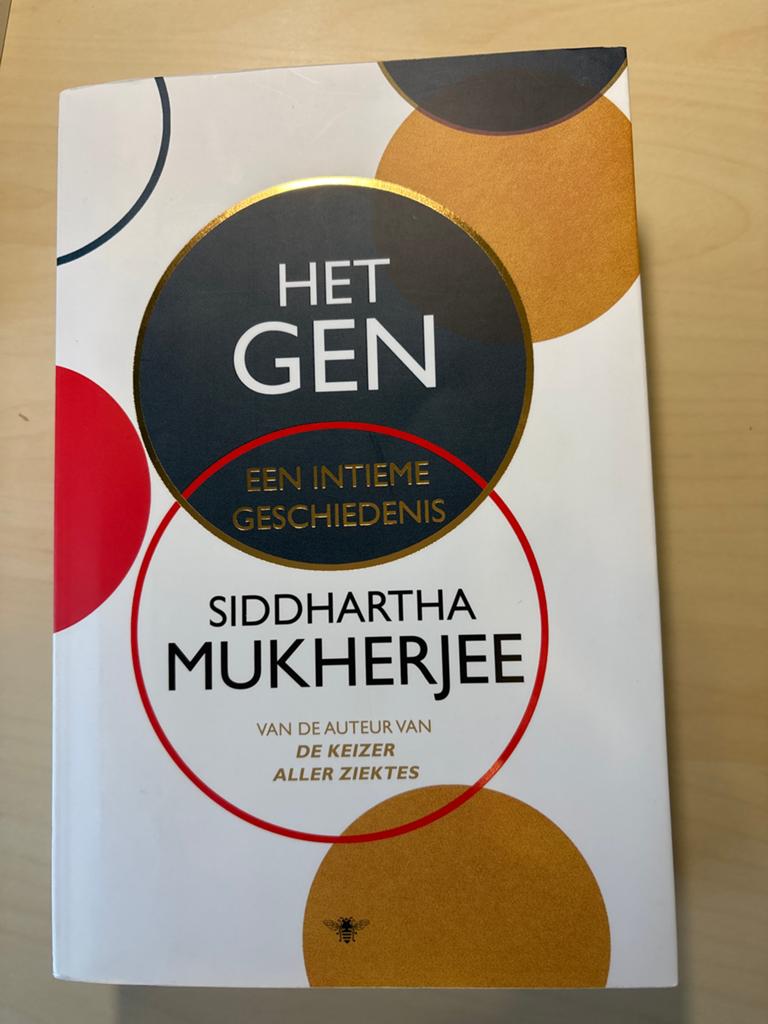 Het Gen - Siddhartha Mukherjee (Zo goed als nieuw), Boeken, Ophalen of Verzenden, Zo goed als nieuw, Nederland