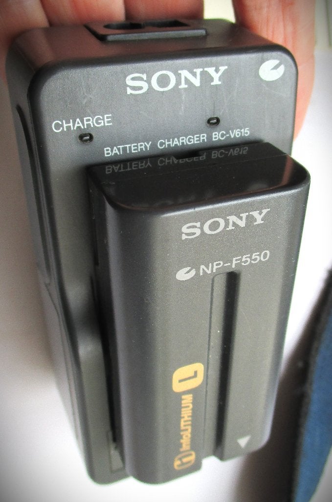 Foto 12 van Sony Mavica Digital MVC-FD71~Vintage Camera jrn 90 + Oplader