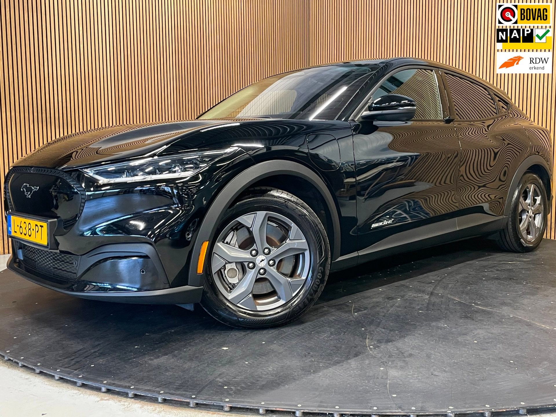 Ford Mustang Mach-E Extended RWD 98 kWh|94% SOH|TREKH|PANO|M, Auto's, Ford, Gebruikt, Zwart, Mustang, SUV of Terreinwagen