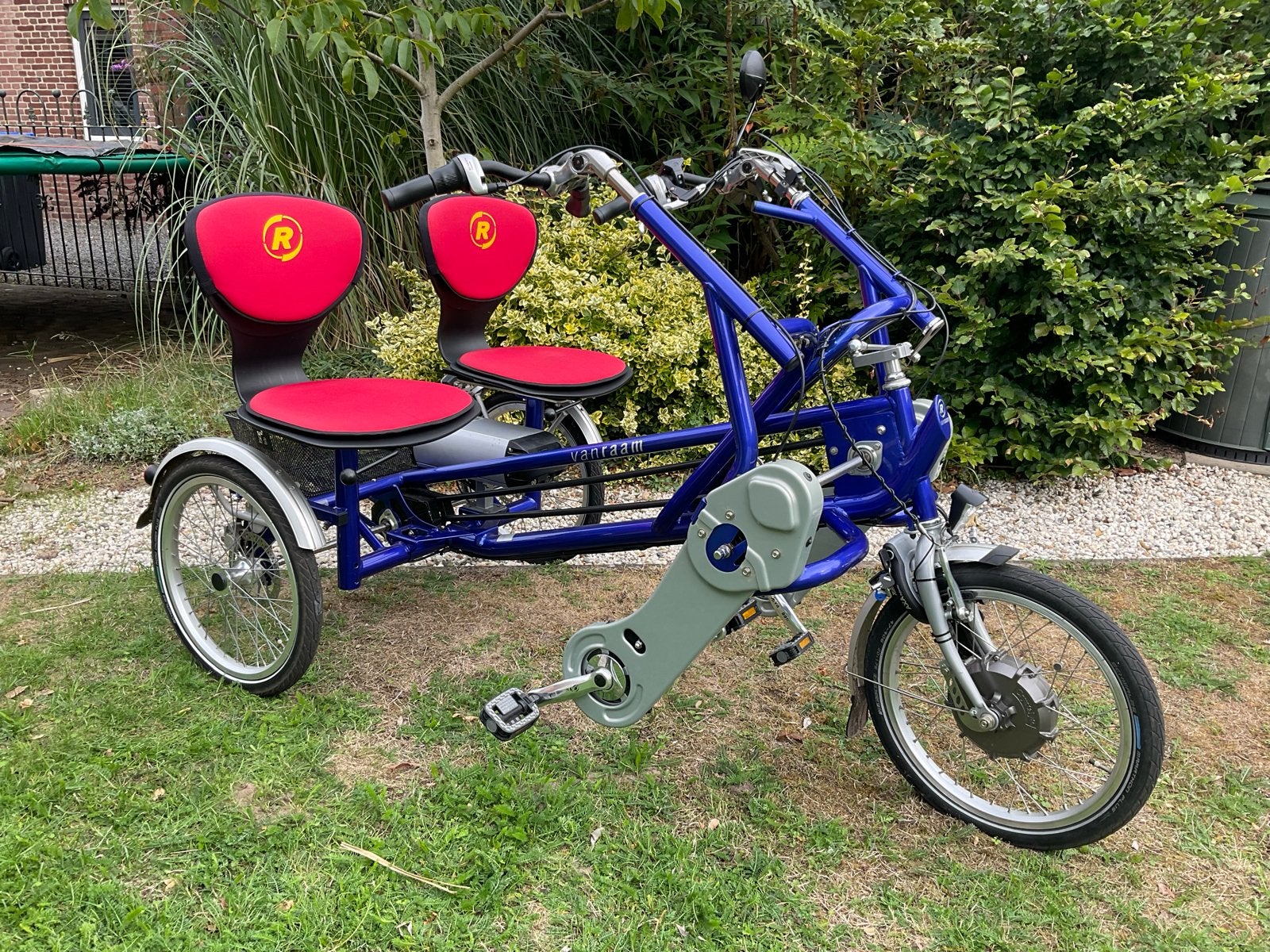 Van Raam Fun2Go Duo Fiets,flitsend blauw met rode kussentjes, Fietsen en Brommers, Ophalen, Zo goed als nieuw