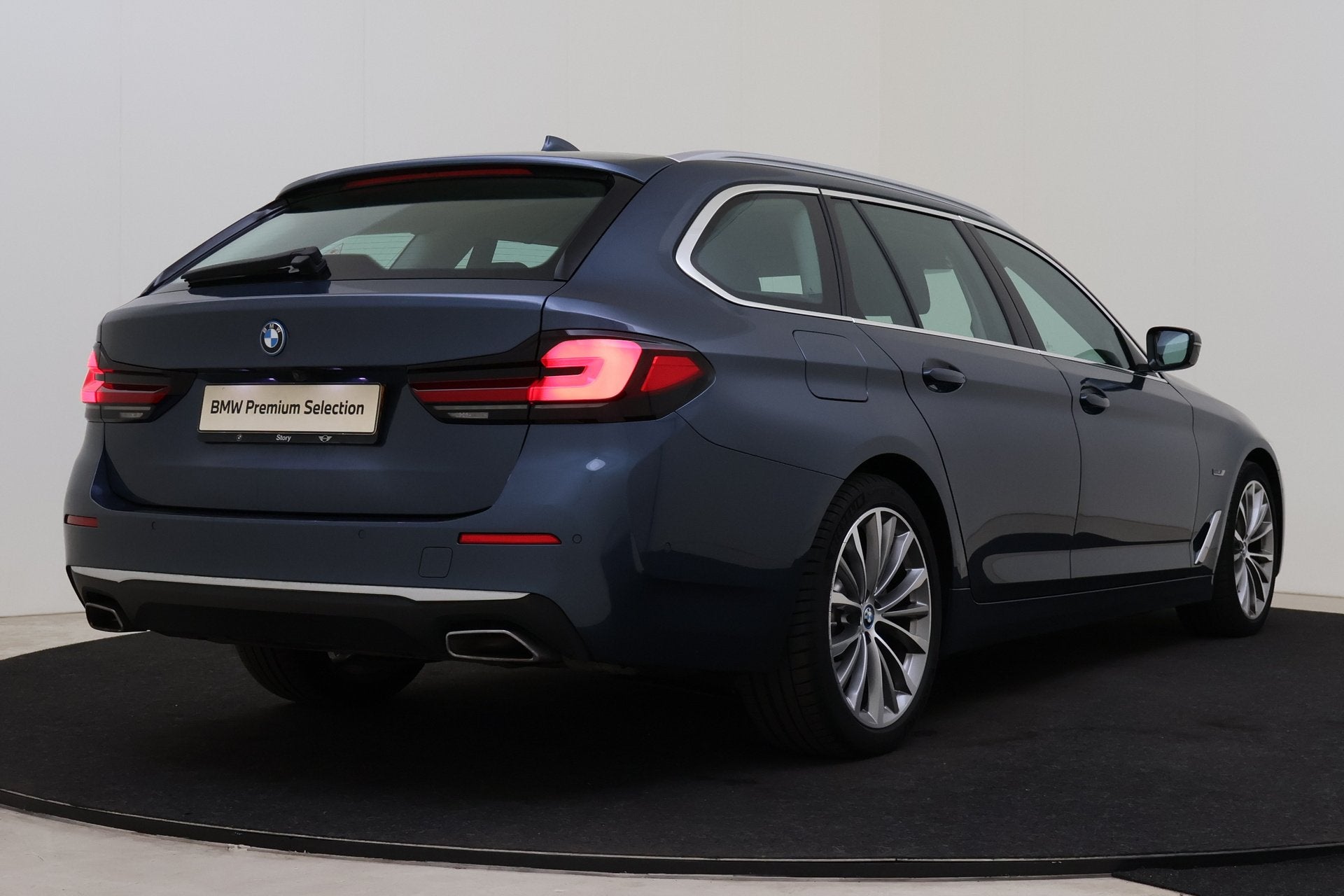 BMW 5 Serie Touring 530e High Executive Luxury Line Automaat, Achterwielaandrijving, Gebruikt, 4 cilinders, Met garantie (alle)