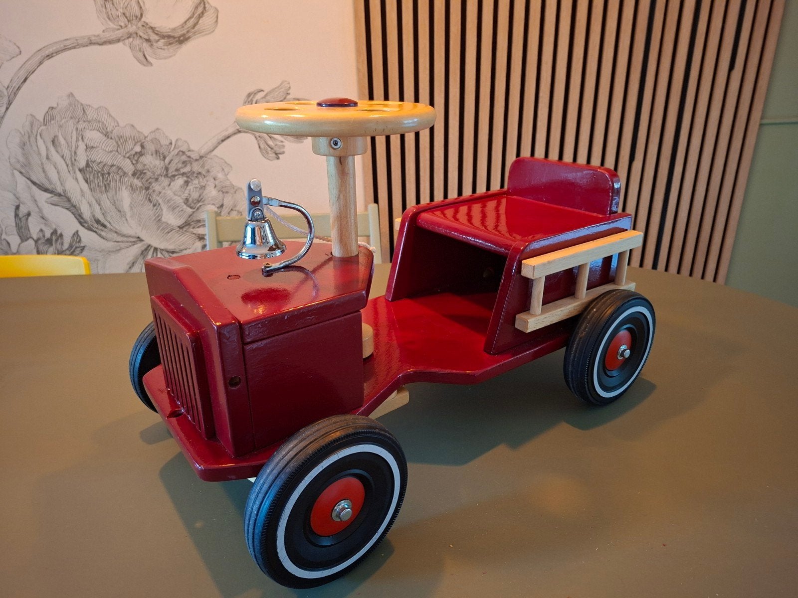 Houten loopauto brandweerwagen met bel, Ophalen, Gebruikt, Loopvoertuig