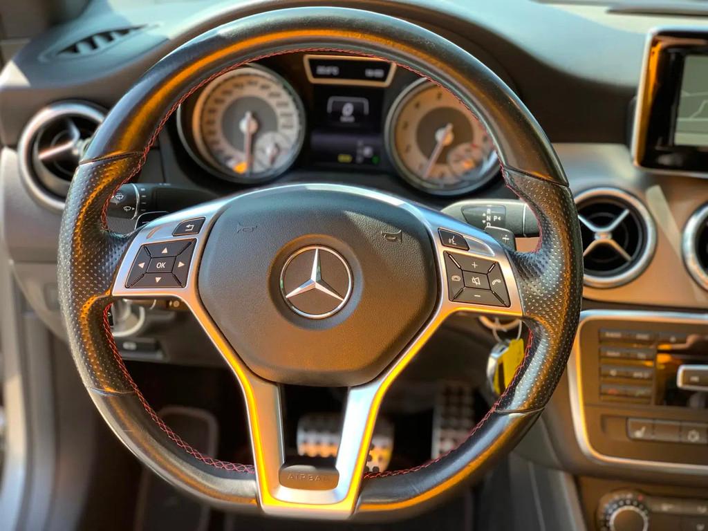 Mercedes-Benz CLA-Klasse 180 Ambition|Pano|AMG| € 15.950,0, Automaat, Gebruikt, 4 cilinders, 715 kg