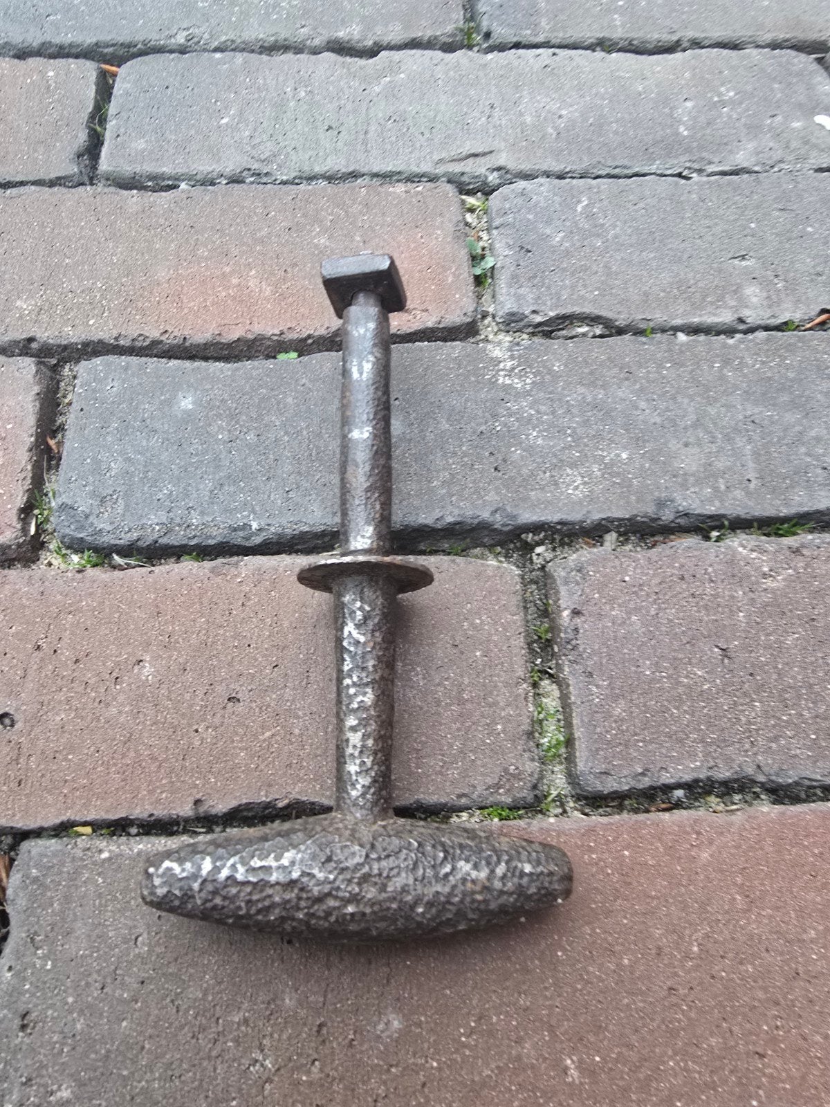 Antieke gietijzeren gehamerde deurknop 1750-1770 €39, Doe-het-zelf en Verbouw, Hang- en Sluitwerk, Ophalen of Verzenden, Koper of Messing