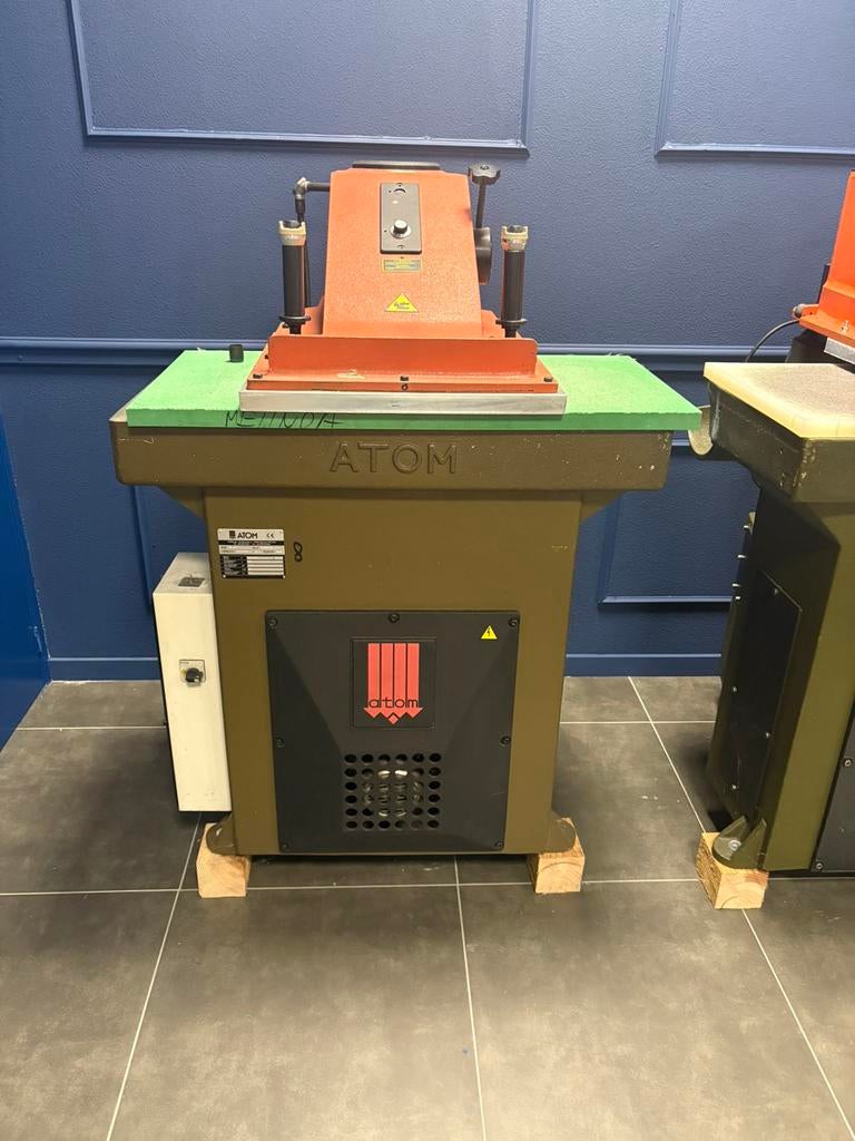 ATOM STANSMACHINE SE25 SCHOENMAKER LEER, Ophalen, Gebruikt