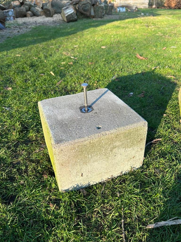4 stuks Beton poertjes met schroefdraad (rvs) 8 mm, Doe-het-zelf en Verbouw, Ophalen, Gebruikt