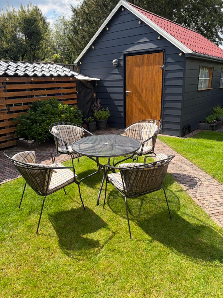 Metalen tuinset met 4 stoelen en kussens royal garden, Tuin en Terras, Ophalen, Zo goed als nieuw, Metaal, Stapelbaar