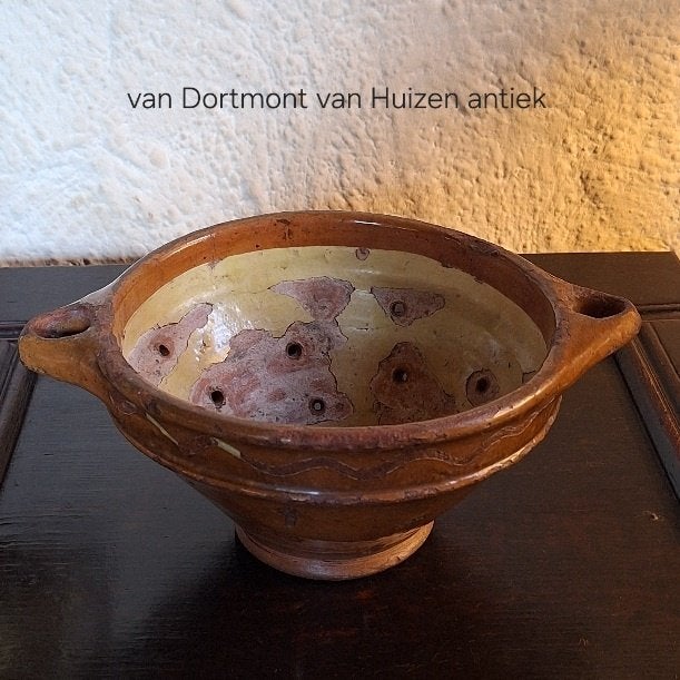 Aardewerk vergiet 18e eeuw., Ophalen