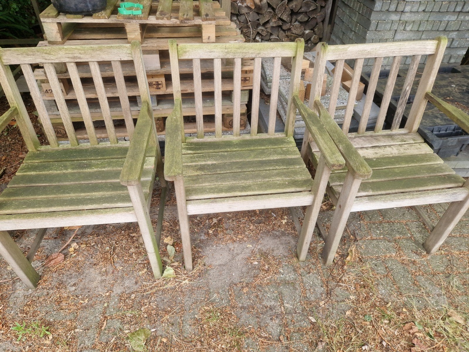GRATIS! 3 oude houten stoelen. ZSM OPHALEN, Ophalen, Gebruikt, Teakhout