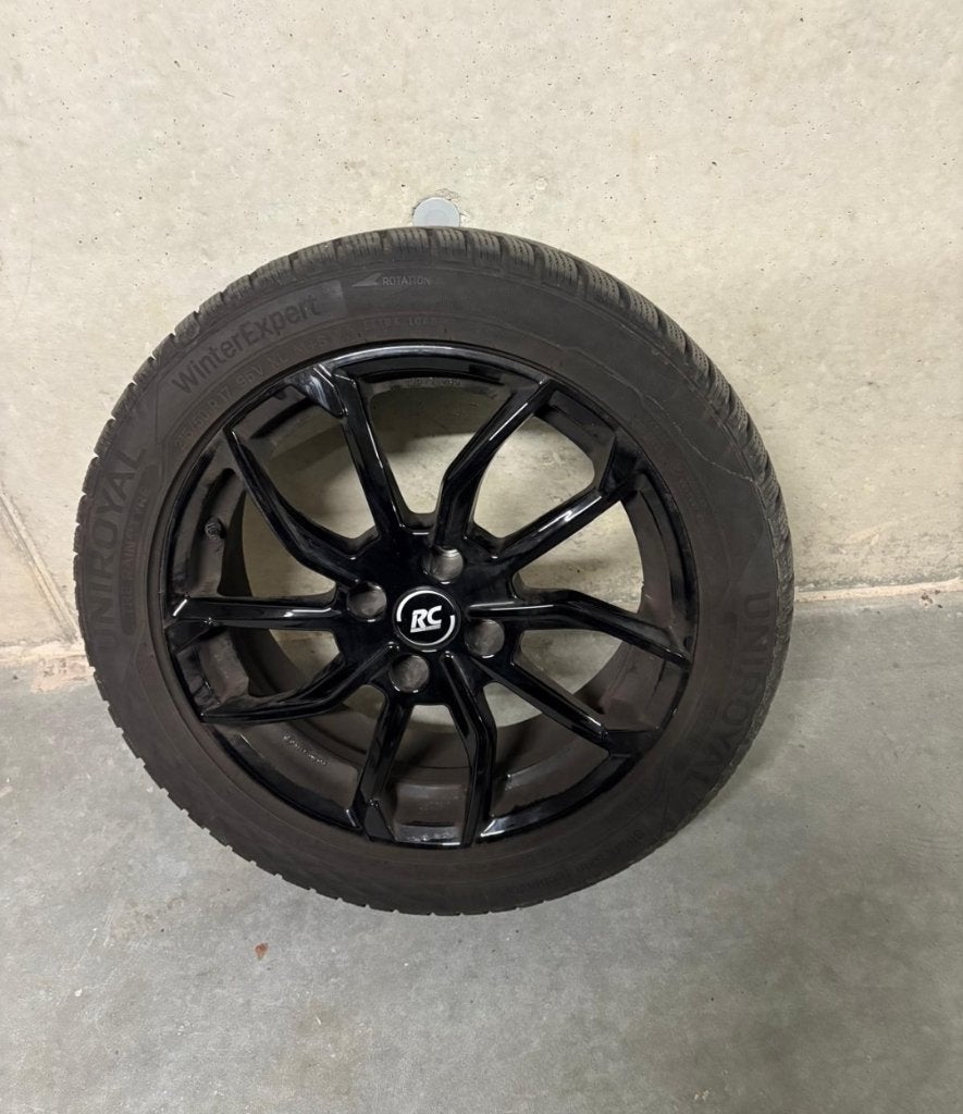 Uniroyal Winterbanden 215/50 R17 met zwarte RC Design velgen, Auto-onderdelen, Ophalen, Velg(en), 17 inch, Winterbanden