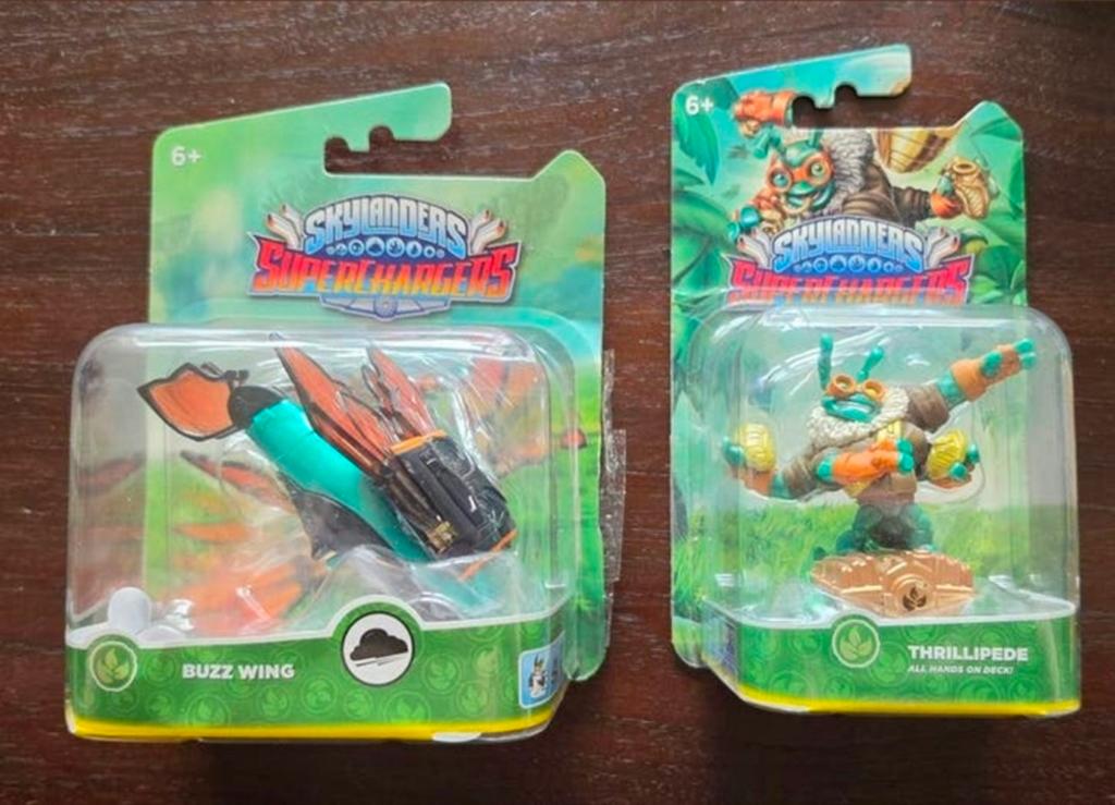 Skylanders superchargers thrillipede en buzz wing, 2 spelers, Ophalen of Verzenden, Avontuur en Actie, Vanaf 7 jaar