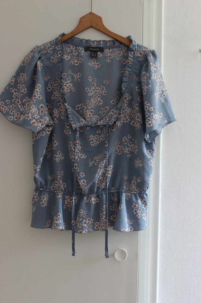 Lichtblauwe korte blouse maat 44, Kleding | Dames, Maat 42/44 (L), Ophalen of Verzenden, Gedragen, Primark
