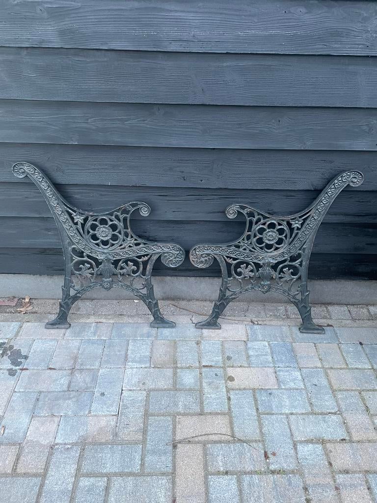 Te koop 1 set  gietijzeren tuinbank poten, Ophalen, Gebruikt, Metaal