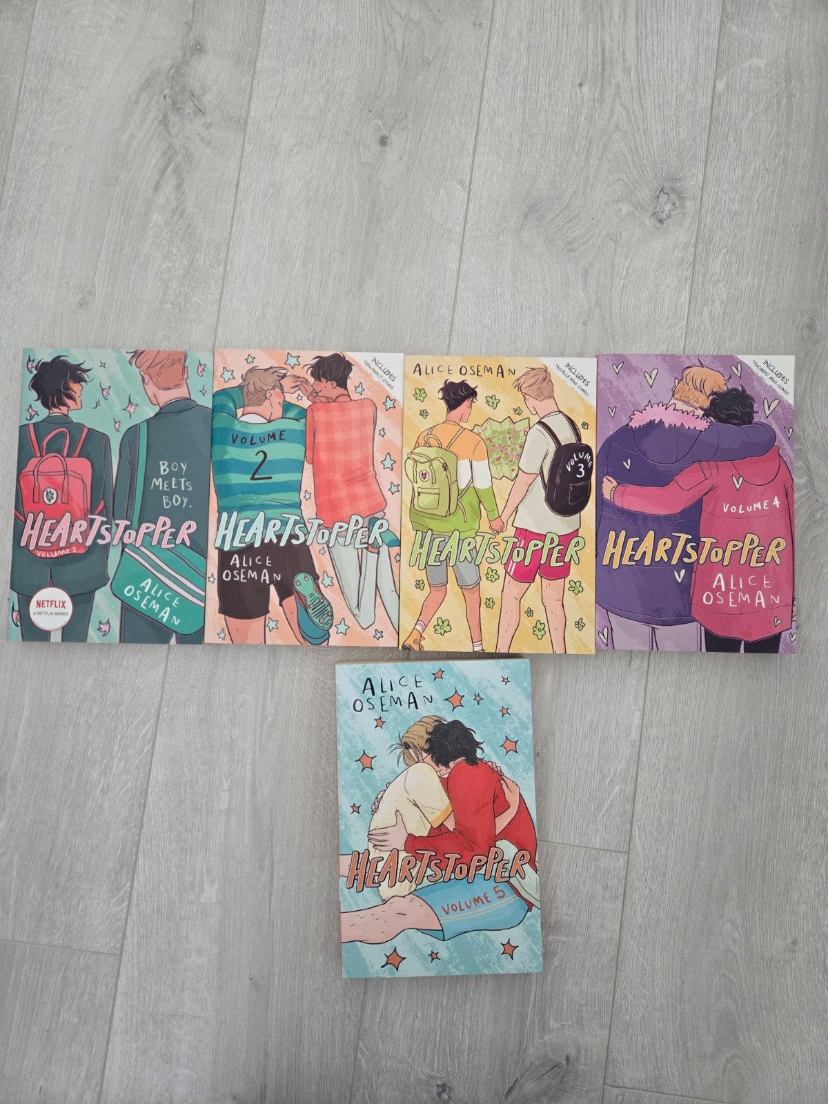 Heartstopper vol 1-5 Engels, Alice Oseman, Europa, Ophalen of Verzenden, Zo goed als nieuw