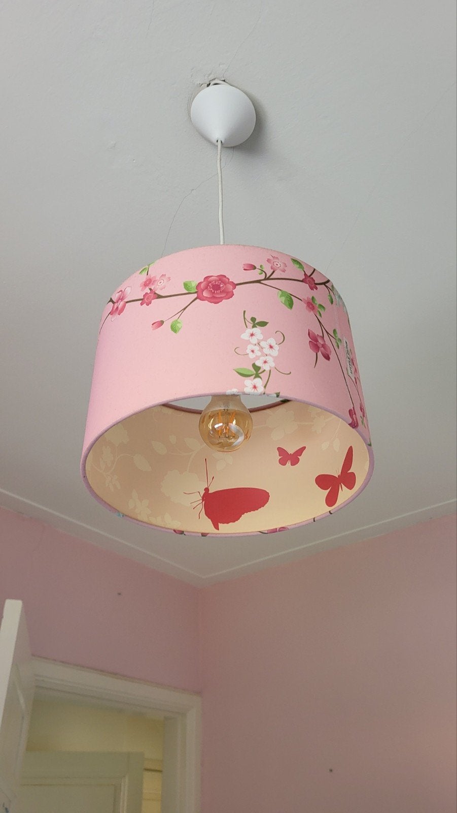 Roze kinderlamp met vlinders en bloemen, Gebruikt, Textiel, Kinderkamer, speels, bloemen, vlinders, E27 (groot)