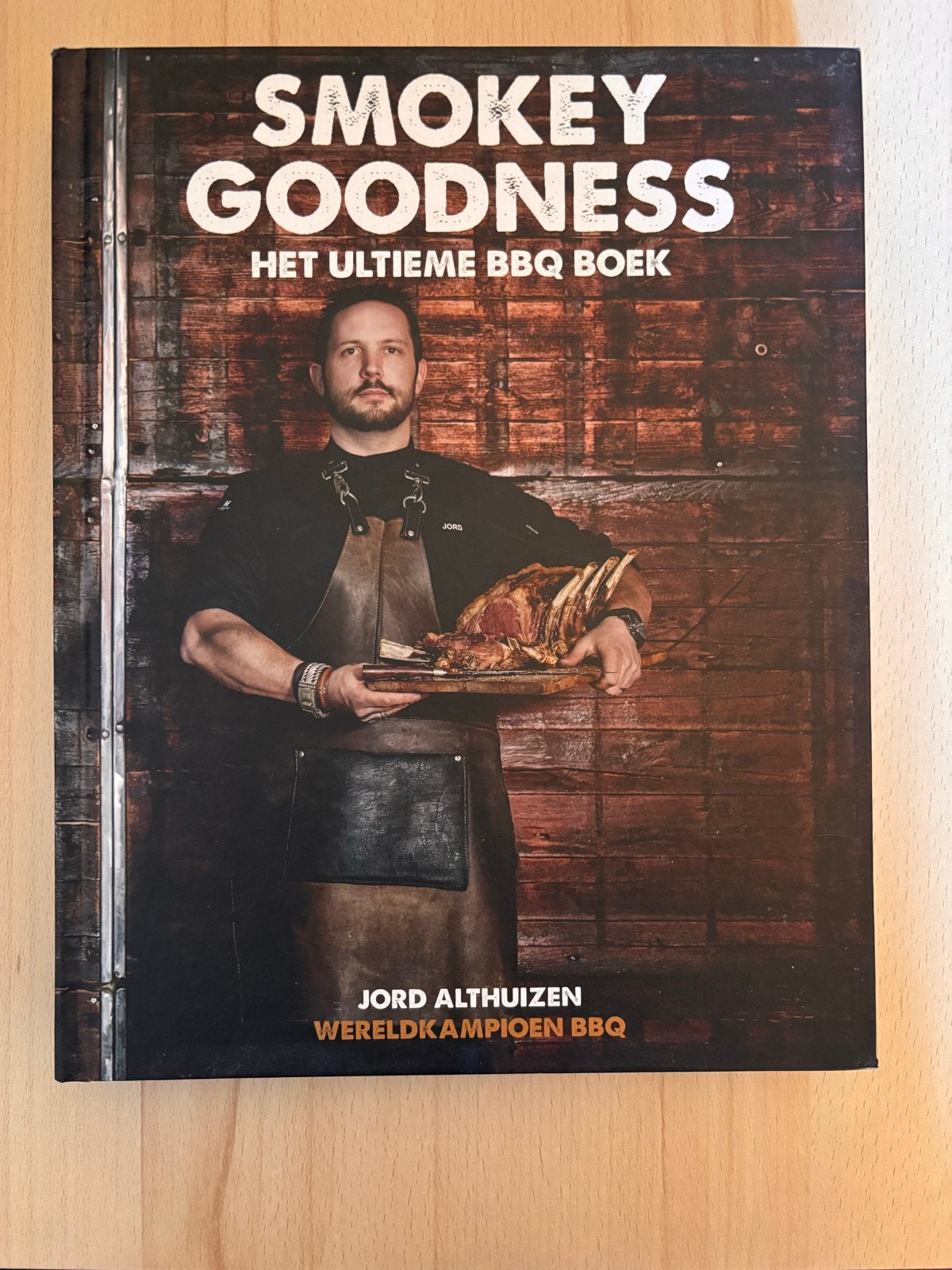 Smokey Goodness: Het Ultieme BBQ Boek - J. Althuizen, Boeken, Kookboeken, Ophalen of Verzenden, Zo goed als nieuw, Overige gebieden