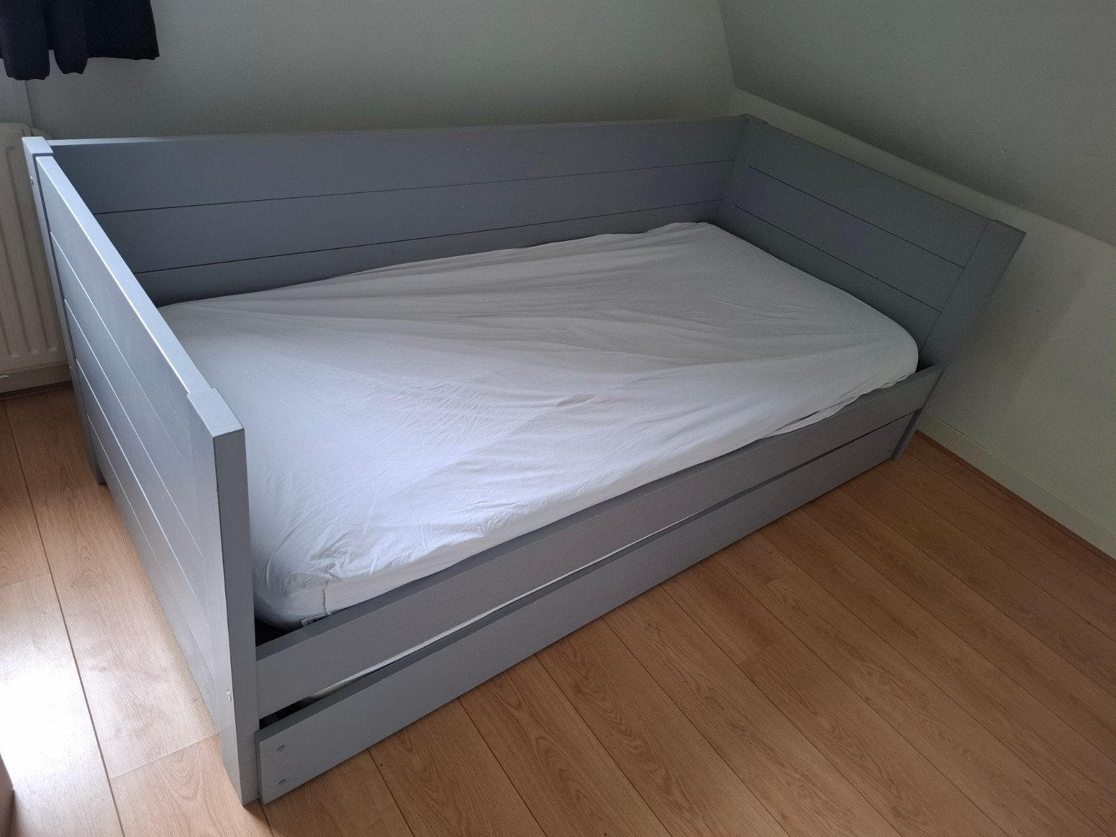 Eenpersoonsbed met logeerbed en nachtkastje, Huis en Inrichting, Slaapkamer | Bedden, Ophalen, Gebruikt, 90 cm, Eenpersoons