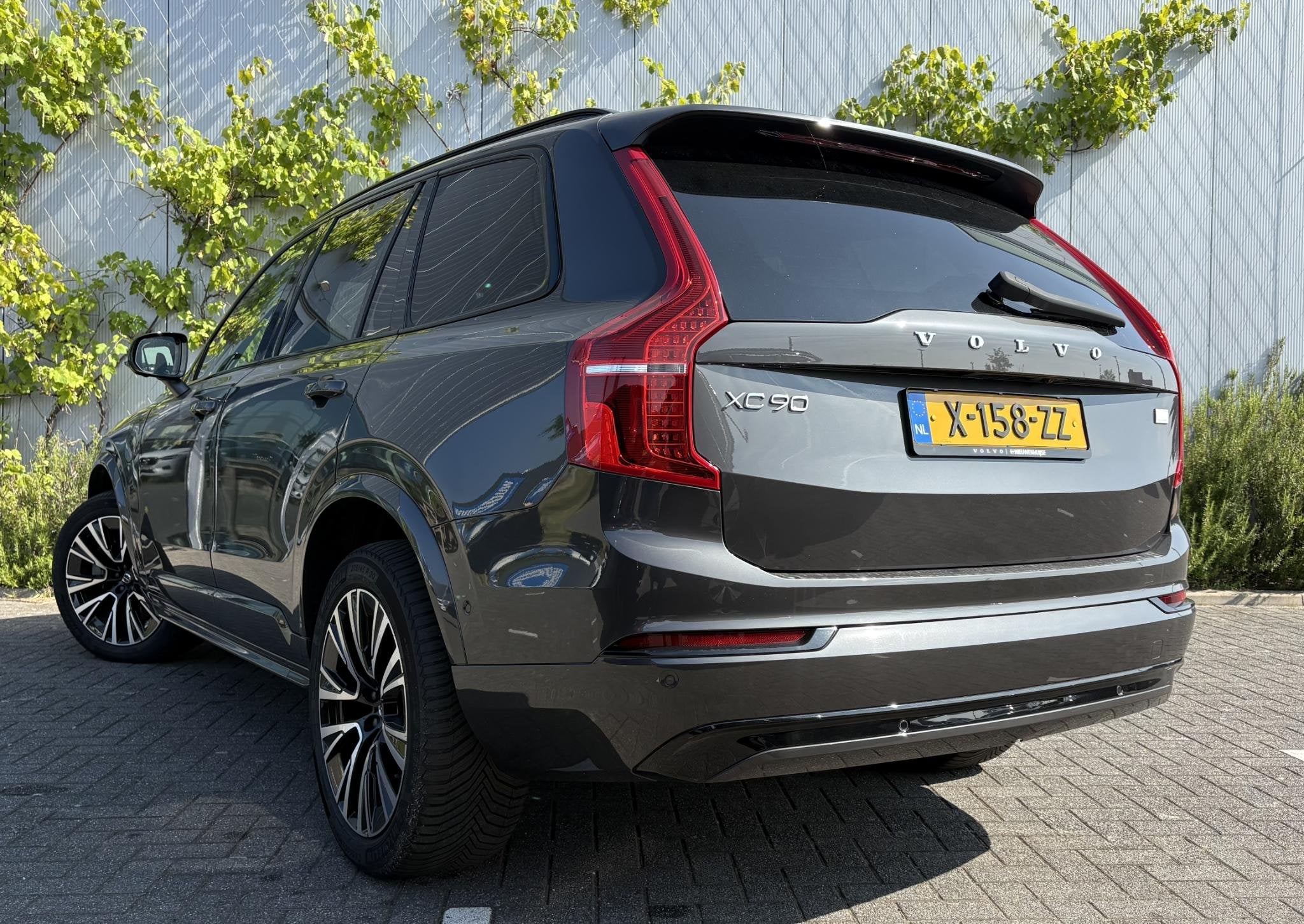 Volvo XC90 Plug-in Hybrid T8 AWD Ultimate Dark | Long Range, Gebruikt, 4 cilinders, Vierwielaandrijving, Hybride Elektrisch/Benzine